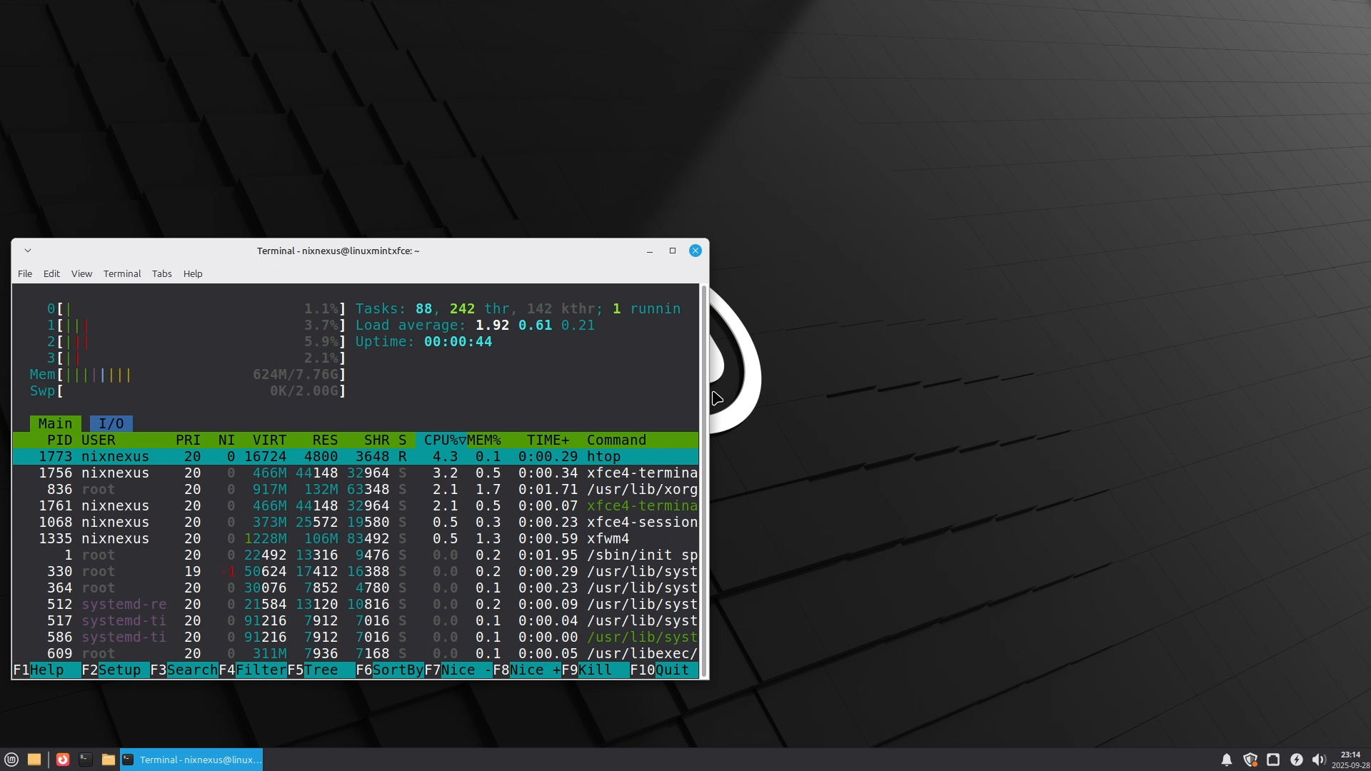 Linux-Mint-22.2-Xfce-HTOP