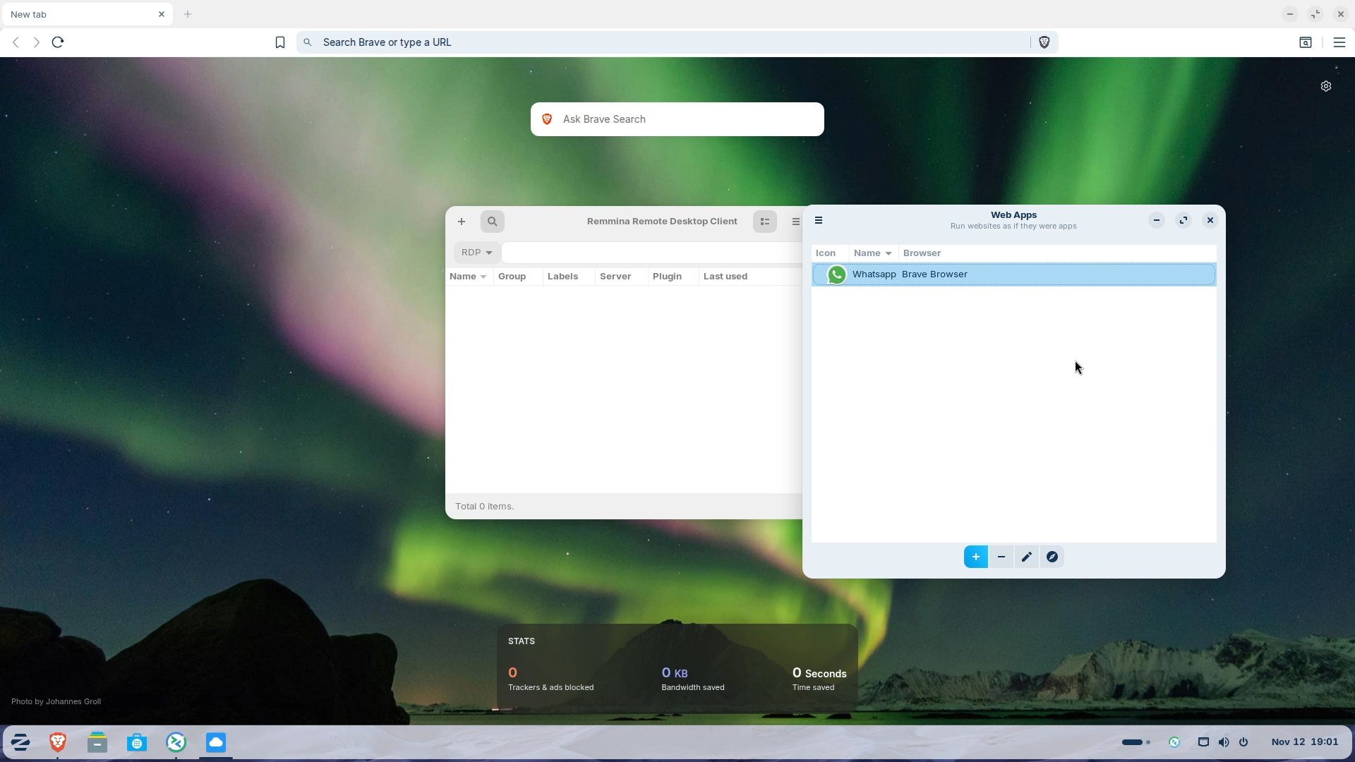 Zorin OS 18 - Brave Browser, Remmina Remote access client, and Web App Creator